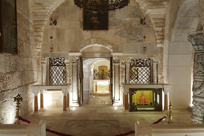 Classic Jerusalem Old City Tour - Dguide Self Guiding App - The Herodian Quarter and the evidence of AD 70