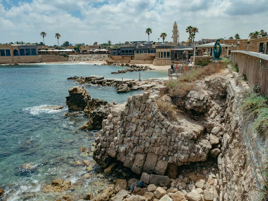 From Tel Aviv: Caesarea, Haifa and Akko Day Trip - The coach, guides and pace of the day