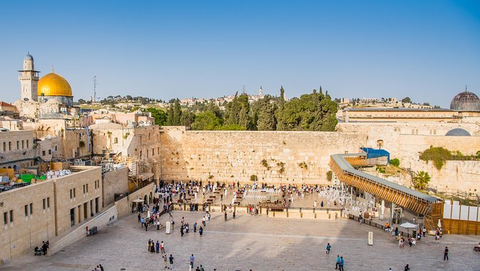 Jerusalem Half Day Tour: Holy Sepulchre and Western Wall - Entering the Old City through its quarters