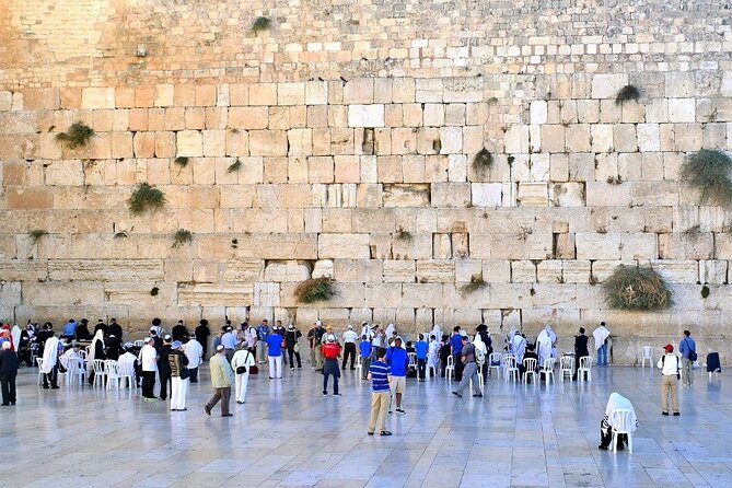 Jerusalem Old City & Mount Zion Day Tour - The Western Wall requires attention and respect