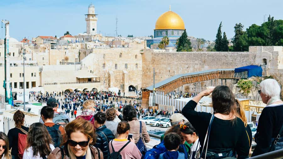 Jerusalem: Old City Shabbat Experience and Walking Tour - Approaching the Western Wall near sunset