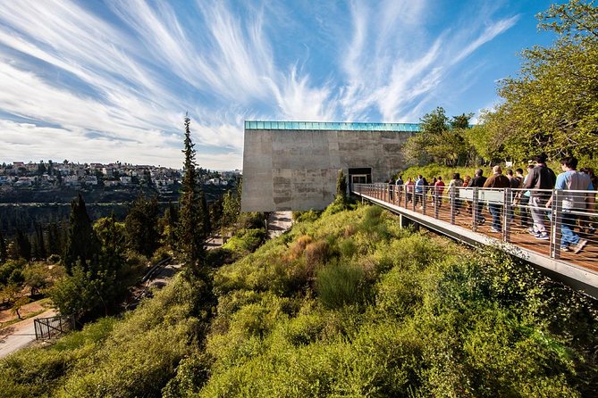 Jerusalem Yad Vashem Holocaust History Museum Tour - Walking Leszno Street in the Warsaw Ghetto