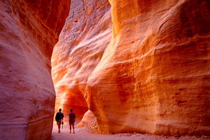 Petra 1-Day Tour from Eilat + FREE Traditional Lunch - The desert road to Petra