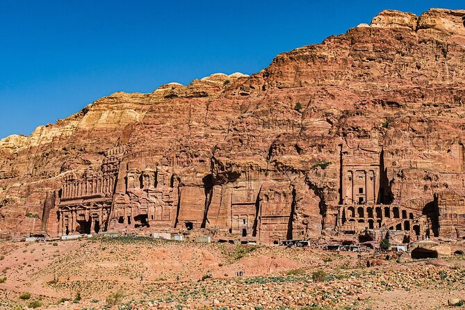 Petra 1-Day Tour from Tel Aviv with FREE Authentic Lunch - Entering Petra through the Siq