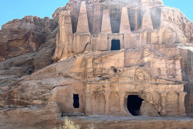Petra 1-Day Tour from Tel Aviv with FREE Authentic Lunch - The Treasury, Royal Tombs, and Theater