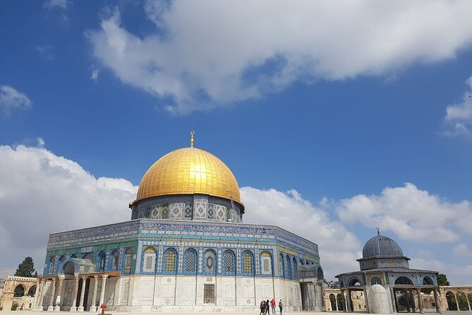 Private Walking Tour in the Old City of Jerusalem - The Jewish Quarter moves from neighborhood to archaeology