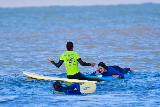 Professional Surfing lessons in the heart of Tel Aviv - What the equipment package really saves you