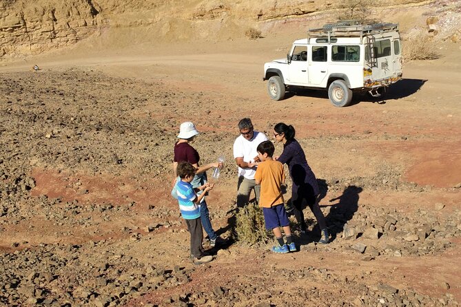 Sunset time Ramon Crater Jeep tour, bonfire and stargazing - Why the evening timing works so well