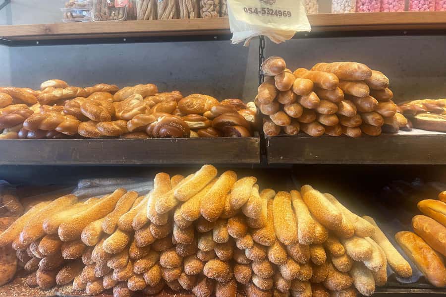 Tel Aviv: Carmel Market & Neighborhood Guided Walking Tour - What the guide adds to the experience