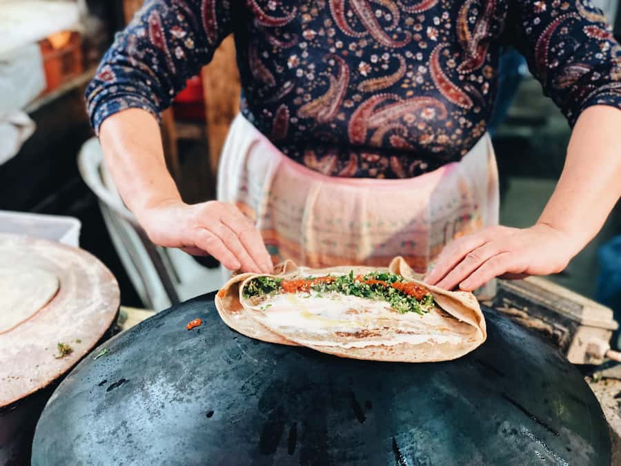 Tel Aviv: Carmel Market & Tel Aviv Tour with Tastings - Carmel Market turns the walk into lunch