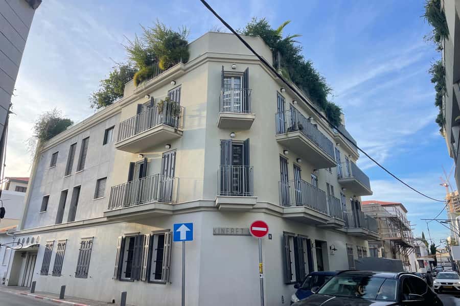Tel Aviv: Neve Tzedek Cultural Walking Tour - Reading Neve Tzedek’s historic buildings