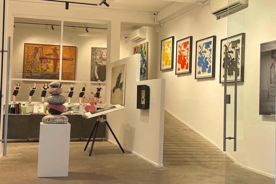 Tel Aviv: Neve Tzedek Cultural Walking Tour - Galleries, studios, and small design shops