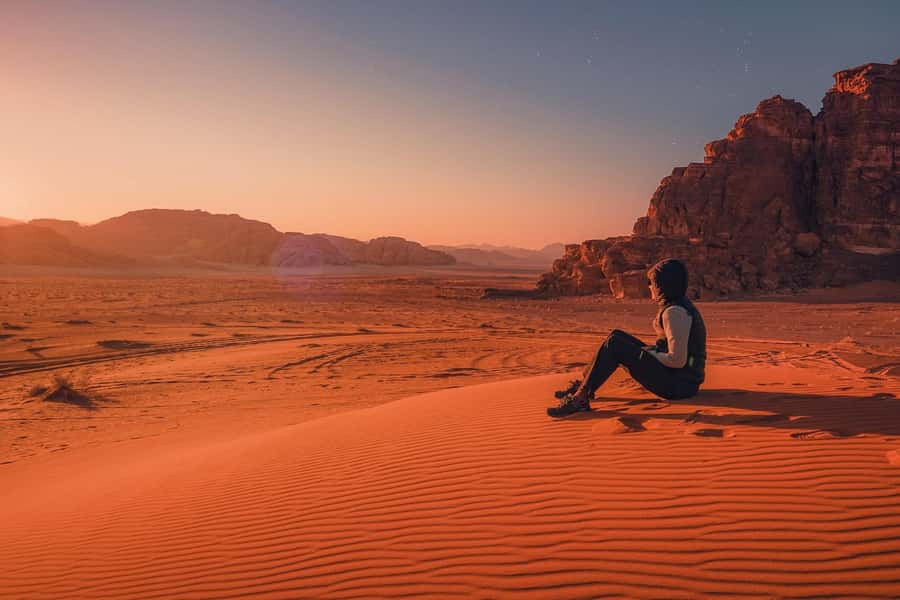 Tel Aviv: Petra & Wadi Rum 2-Day Glamping Trip with Flights - The Desert Highway and the approach to Petra