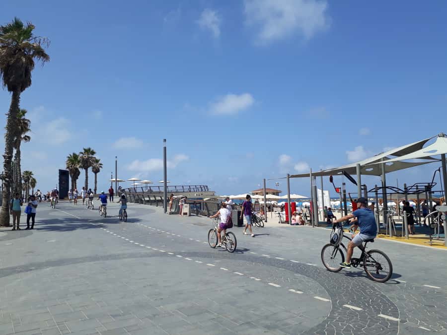 Tel Aviv: Private Bike Tour - Why a bicycle is the right way to see Tel Aviv