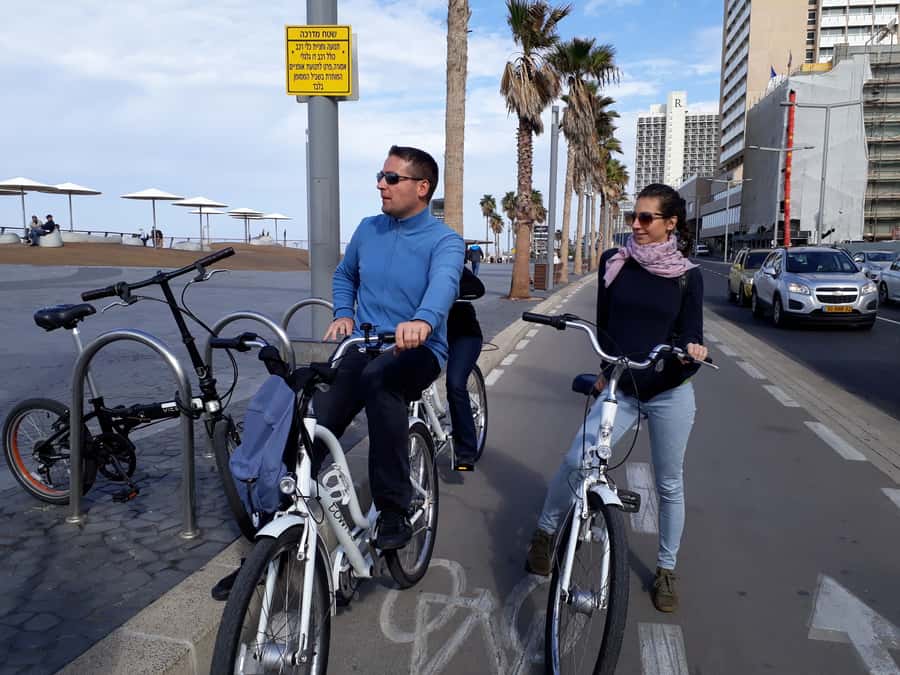Tel Aviv: Private Bike Tour - The Tachana Compound and the old train station