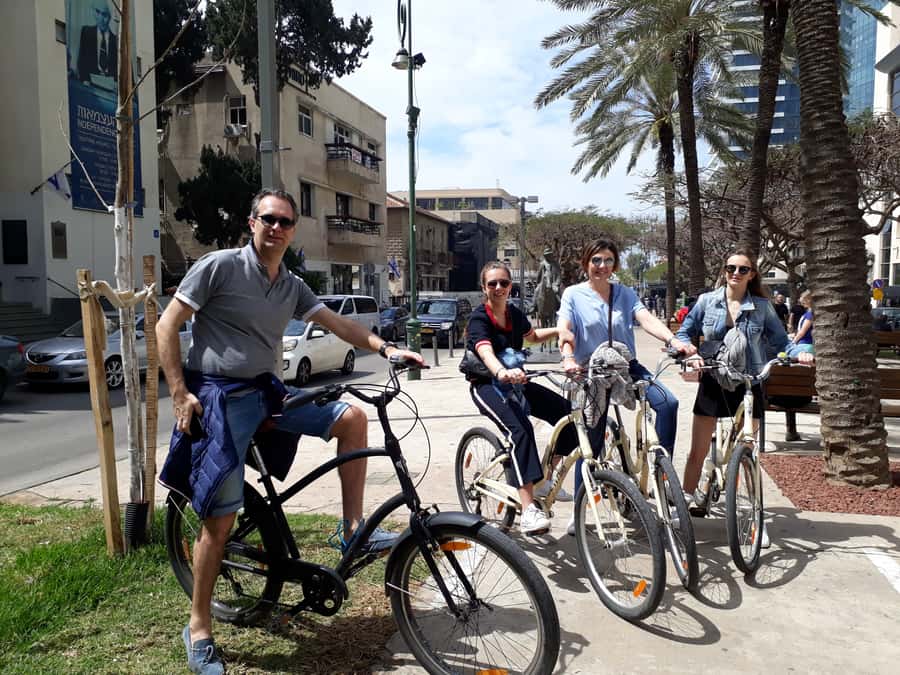 Tel Aviv: Private Bike Tour - Rothschild Boulevard and the city’s central rhythm