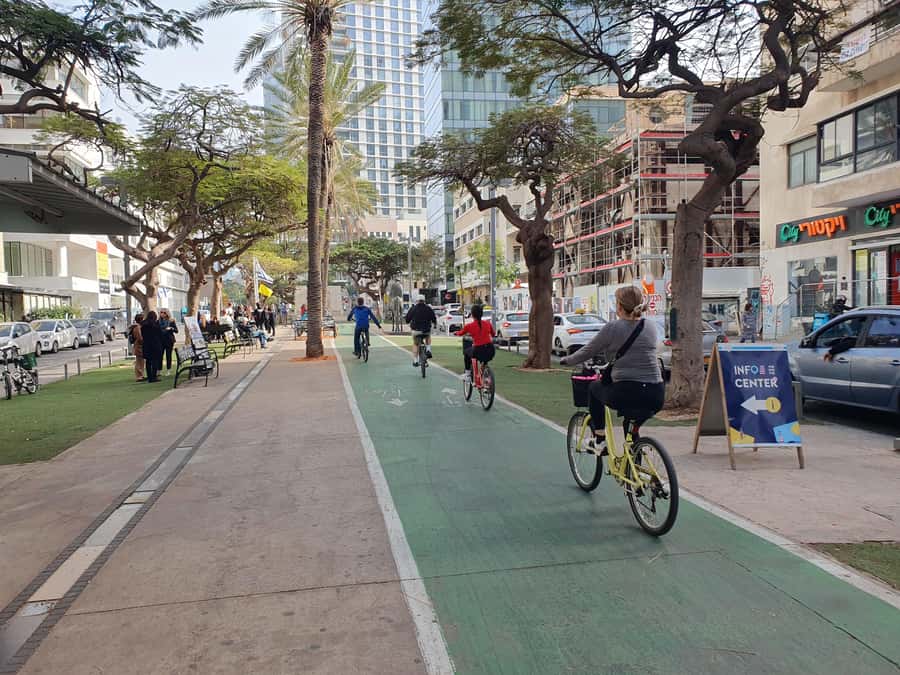 Tel Aviv: Private Bike Tour - Rabin Square and the Ben Gurion Museum