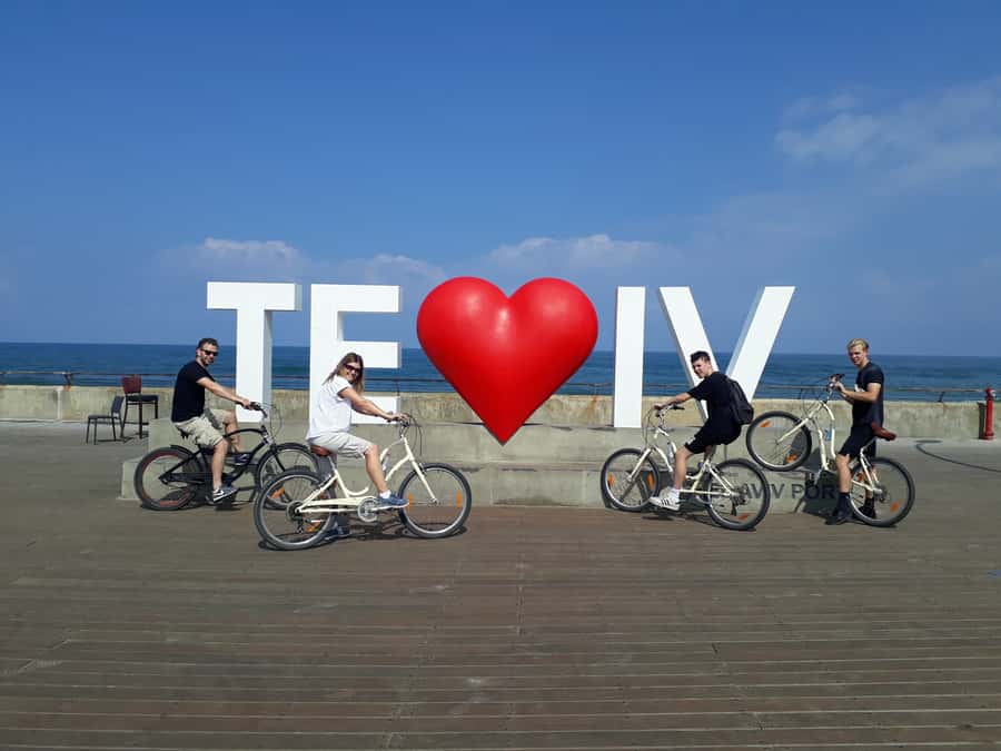 Tel Aviv: Private Bike Tour - Along the promenade and Tel Aviv’s beaches