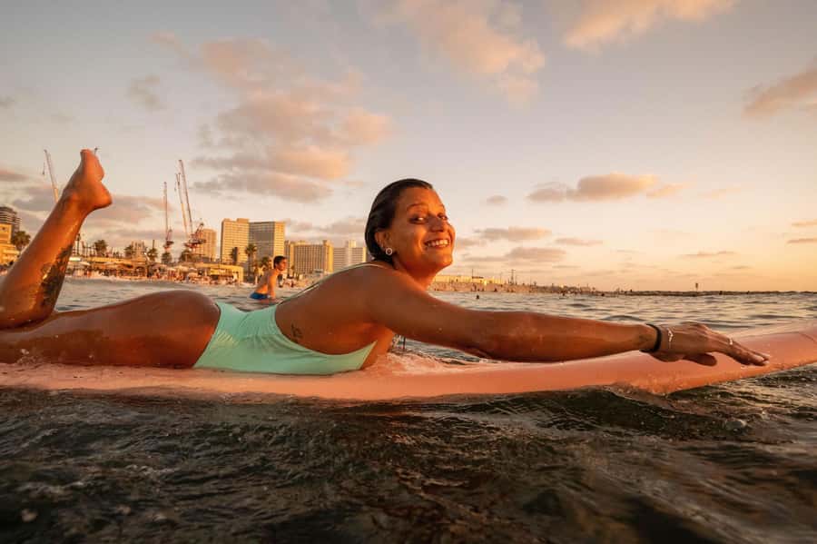 Tel Aviv: Professional Surfing Lessons at Beach Club TLV - Choosing the soft-top board and wetsuit