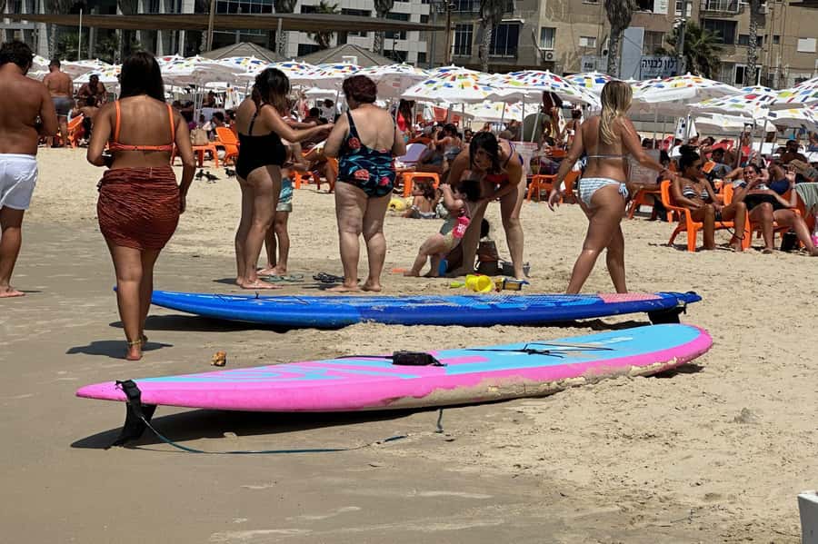 Tel Aviv: Professional Surfing Lessons at Beach Club TLV - Showers, changing rooms, and the end of the lesson