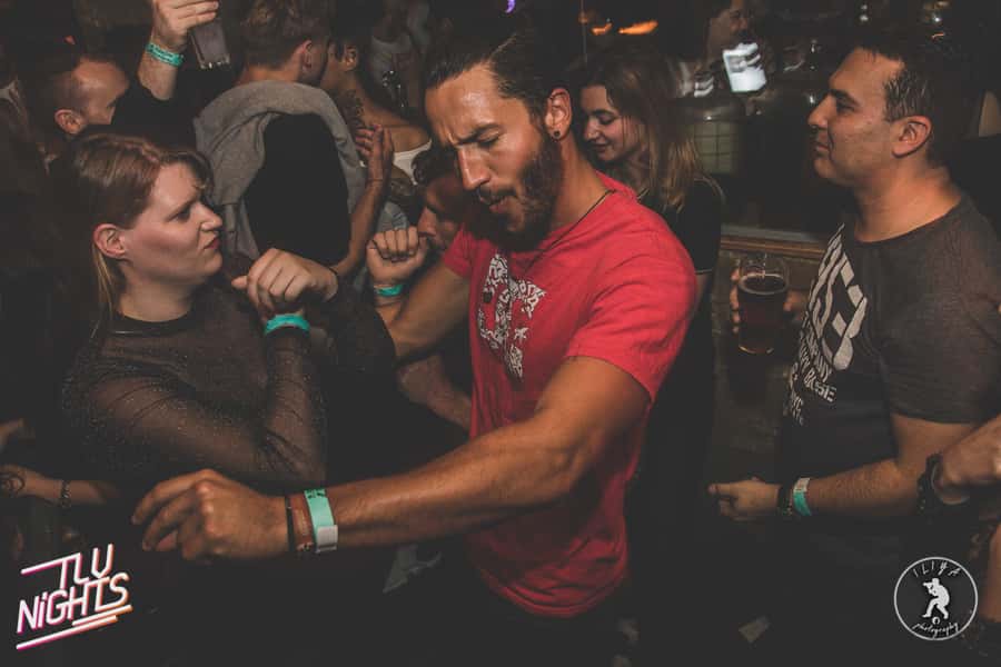 Tel Aviv: Pub Crawl with 4 Stops and Free Shots - What the guide adds to the night