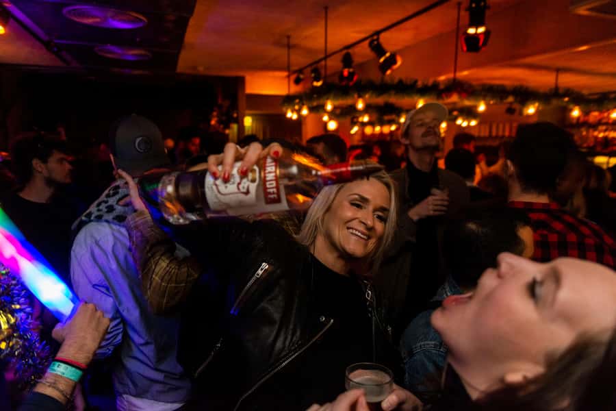 Tel Aviv: Pub Crawl with 4 Stops and Free Shots - Stop one: easing into the Tel Aviv night